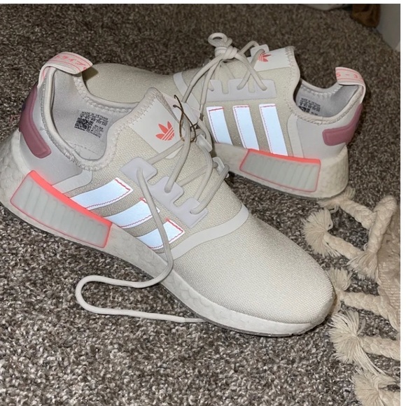 Adidas Women’s NMD R1 Originals (style GW5679) - Picture 1 of 6